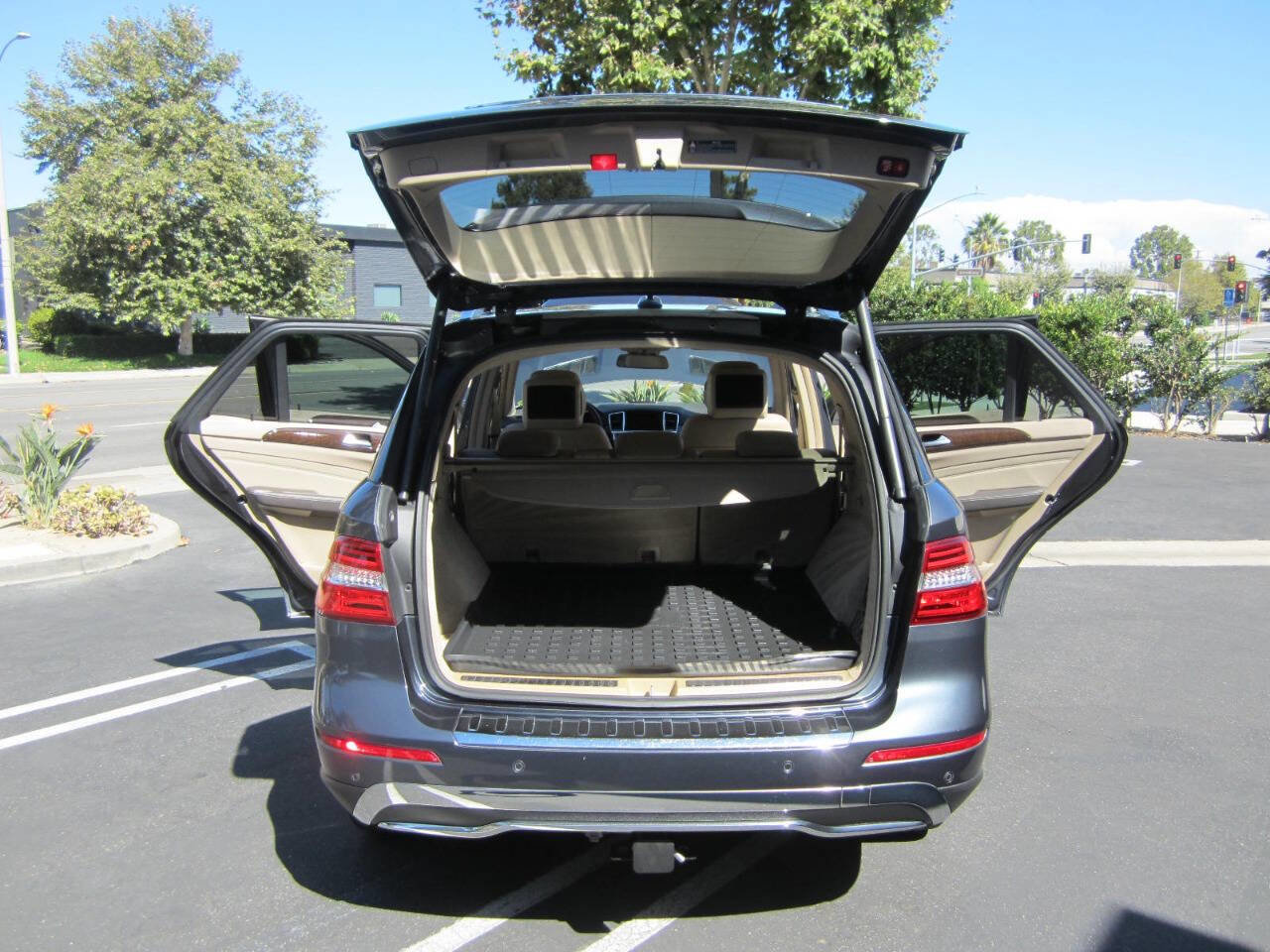 Used 2012 Mercedes-Benz ML 350 ML 350 AWD 4MATIC 4dr SUV image 10