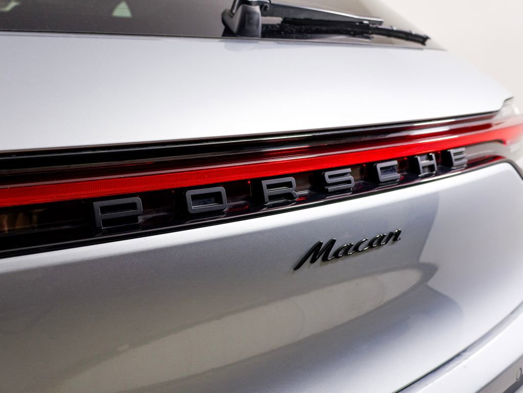 Certified 2024 Porsche Macan w/ Premium Plus Package image 11