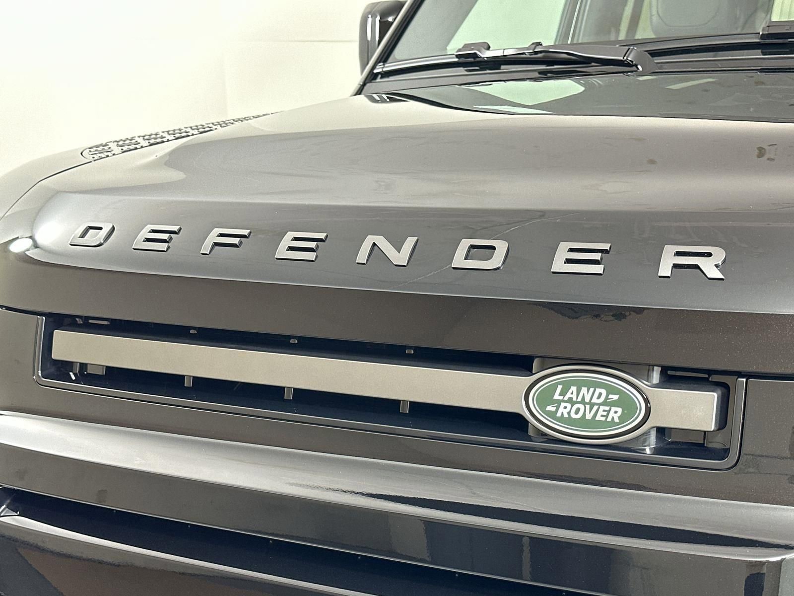 Certified 2023 Land Rover Defender 90 V8 image 9