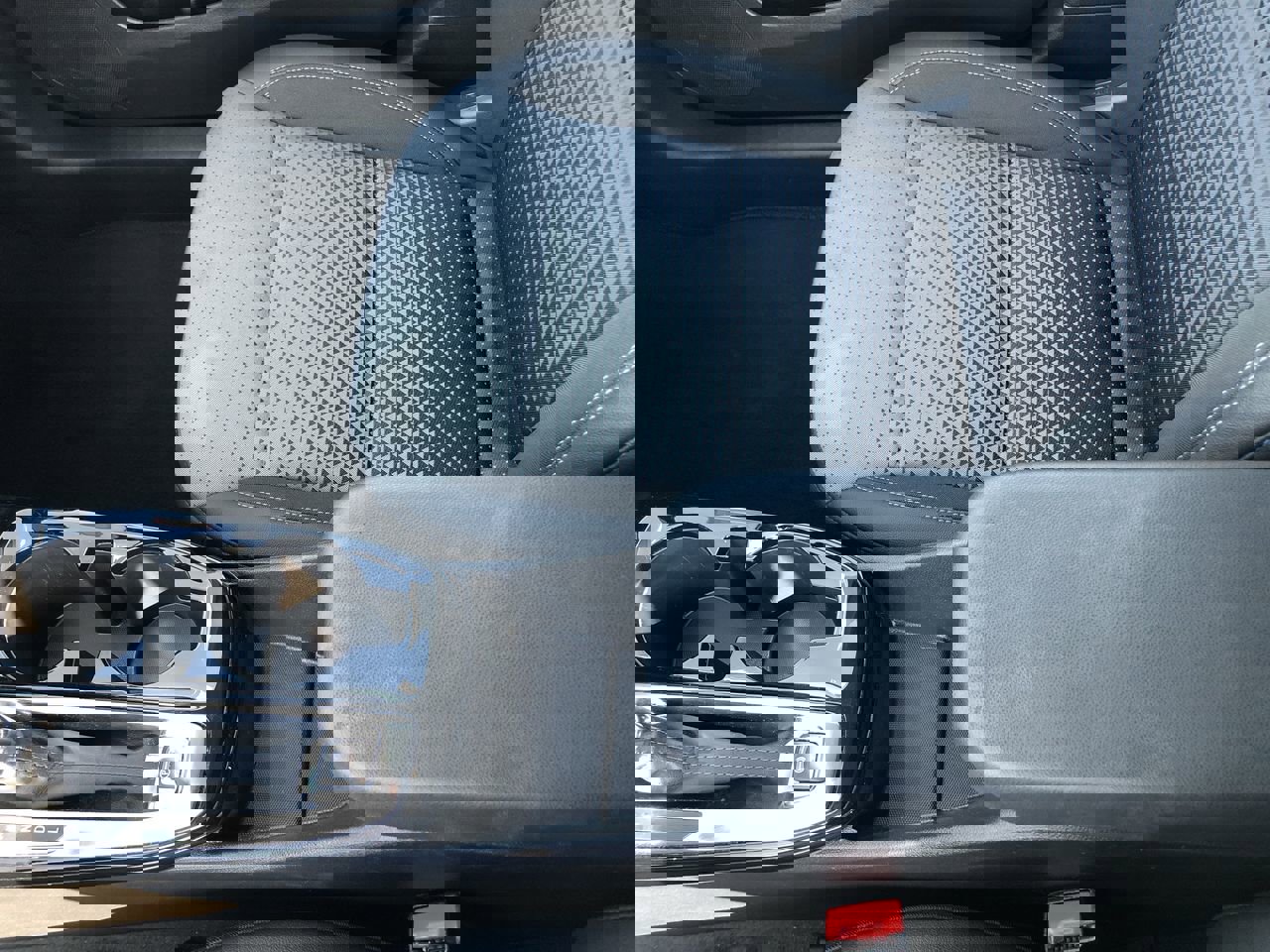 Used 2025 Chevrolet Trax LT w/ LT Convenience Package image 17