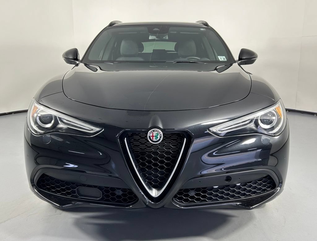 Used 2023 Alfa Romeo Stelvio Ti AWD/4WD image 2