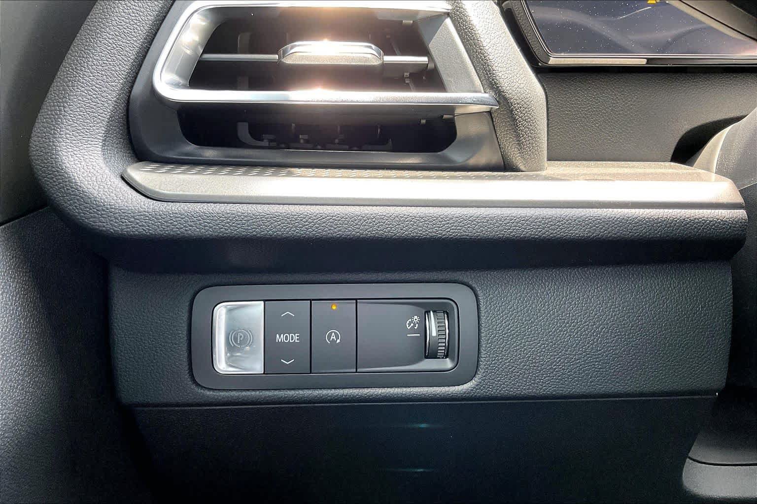 New 2026 Chevrolet Traverse LT w/ Driver Confidence Package FWD image 18
