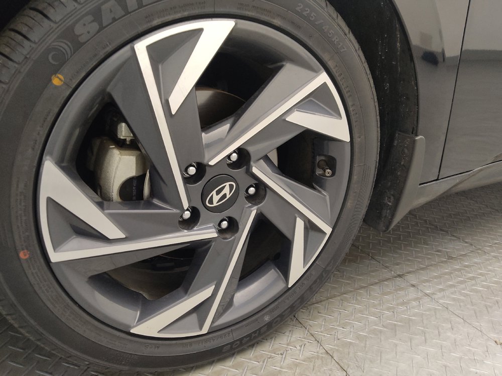 Used 2025 Hyundai Elantra Sport FWD image 31