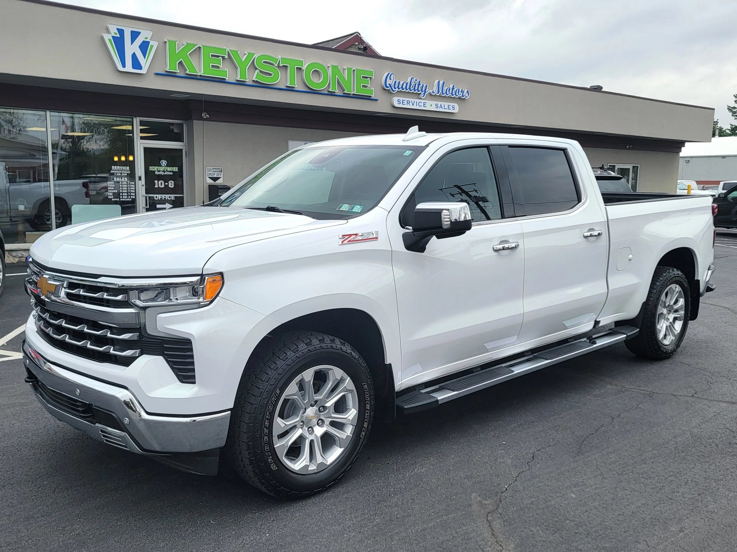 Used 2024 Chevrolet Silverado 1500 LTZ AWD/4WD image 1