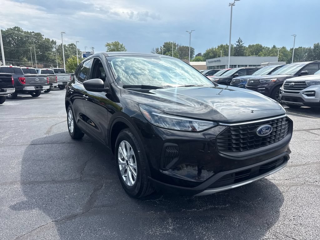 Used 2025 Ford Escape Active FWD image 4