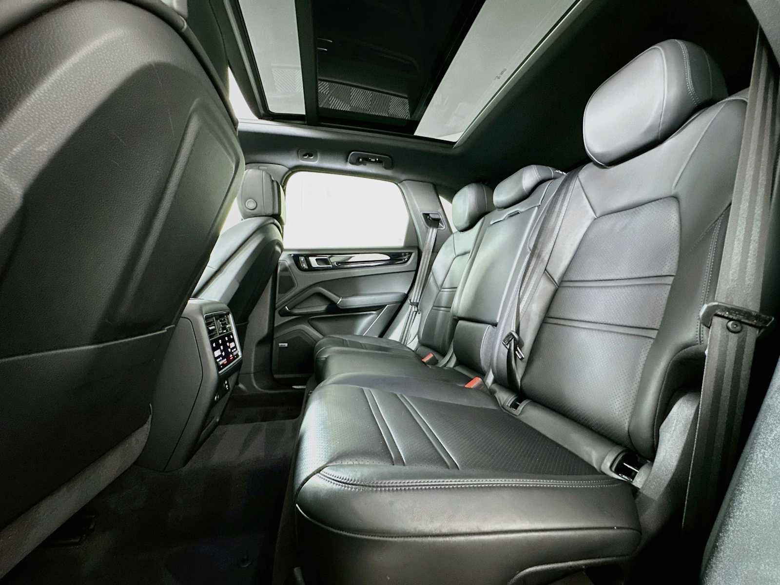 Certified 2023 Porsche Cayenne AWD/4WD image 23
