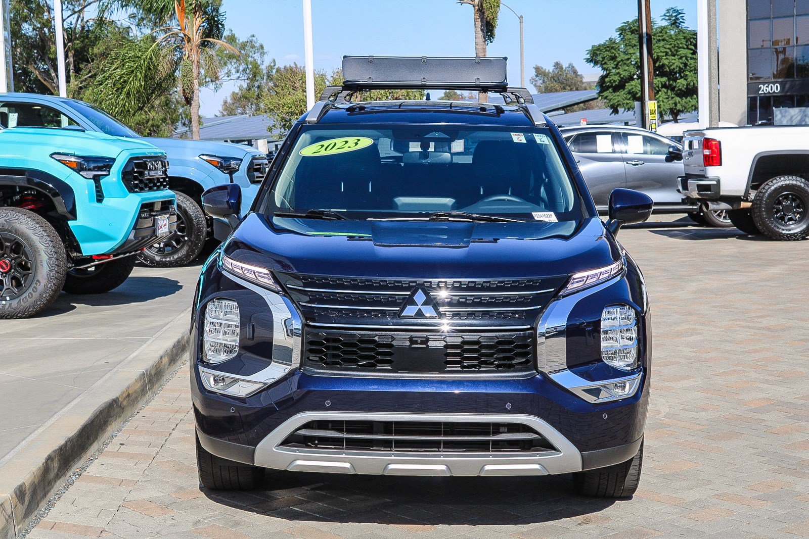 Used 2023 Mitsubishi Outlander SE AWD/4WD image 2