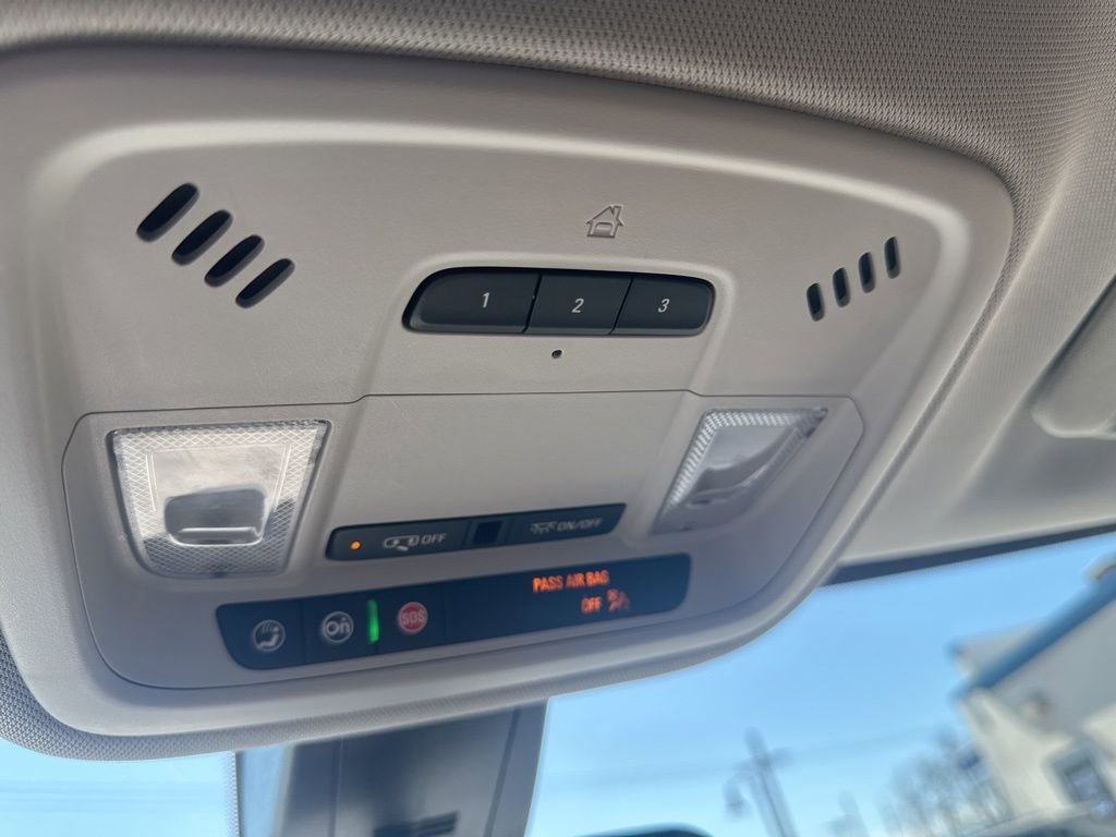 Used 2020 Chevrolet Traverse LT image 24