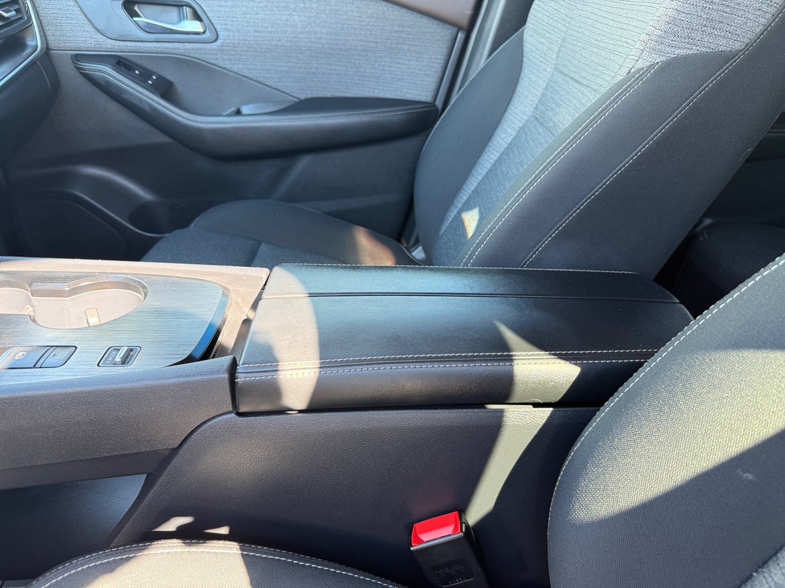 Used 2023 Nissan Rogue SV FWD image 14