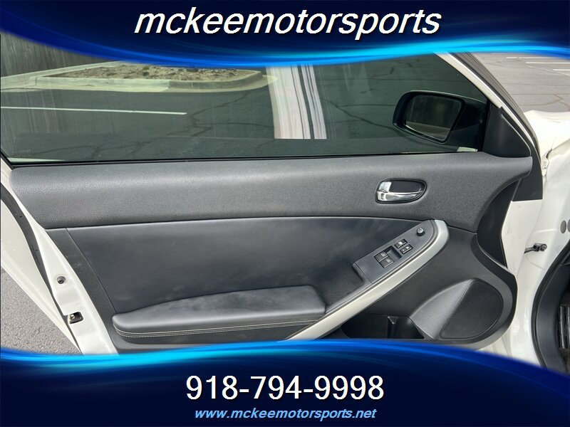 Used 2012 Nissan Altima 3.5 SR w/ Technology Pkg FWD image 7