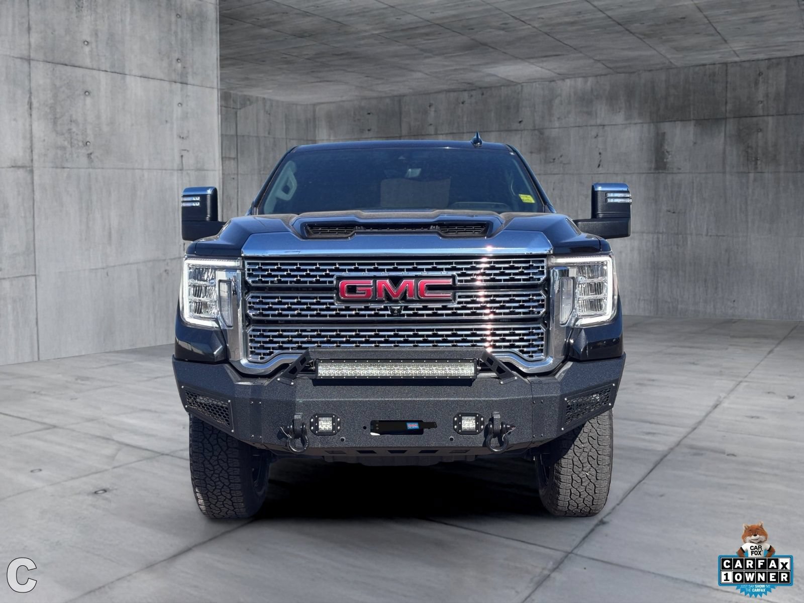 Used 2022 GMC Sierra 2500 Denali w/ Denali Black Diamond Edition AWD/4WD image 5