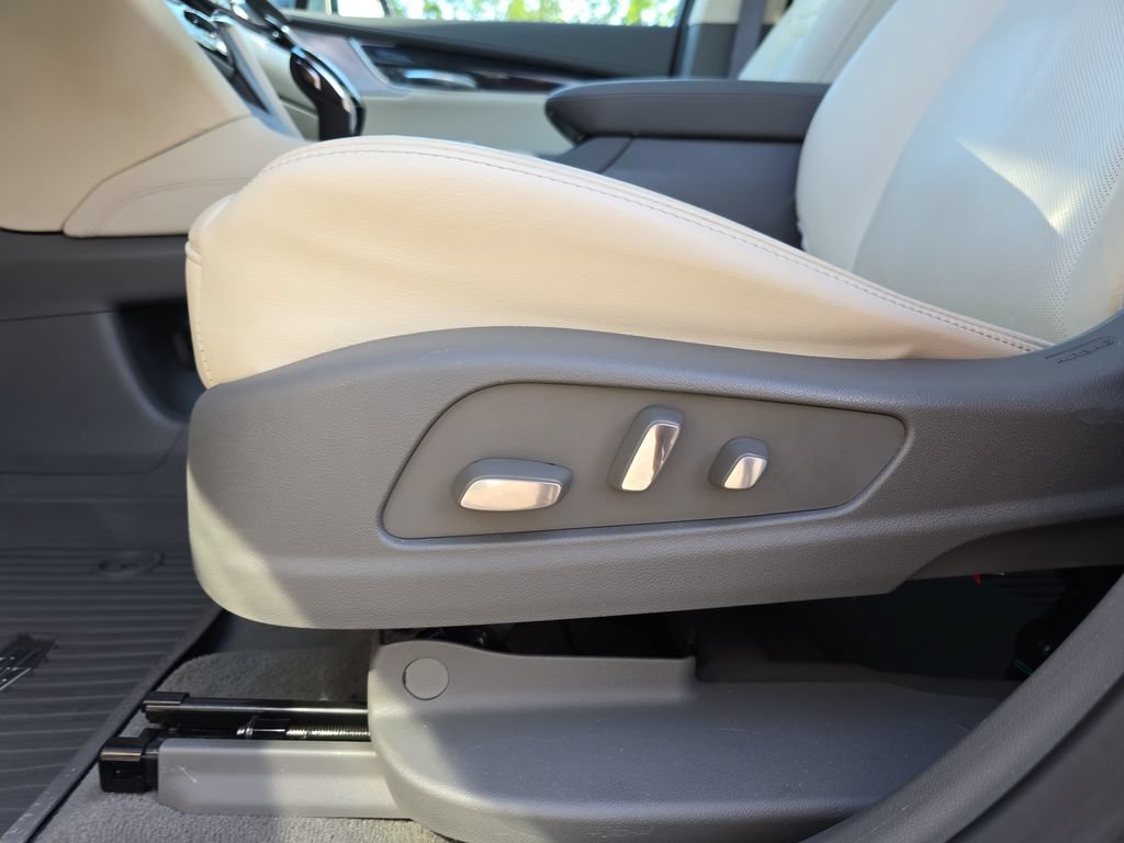 Certified 2024 Cadillac XT6 Premium Luxury w/ LPO, Floor Liner Package AWD/4WD image 32