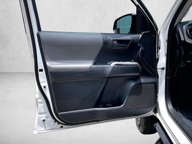 Used 2020 Toyota Tacoma SR5 RWD image 18
