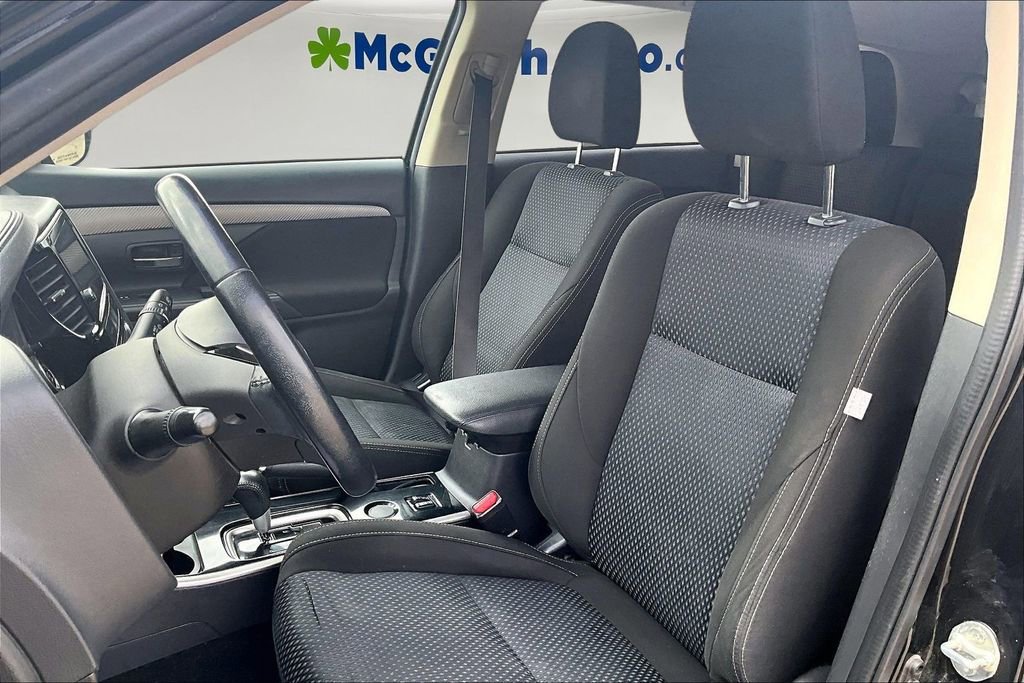Used 2017 Mitsubishi Outlander SE image 18