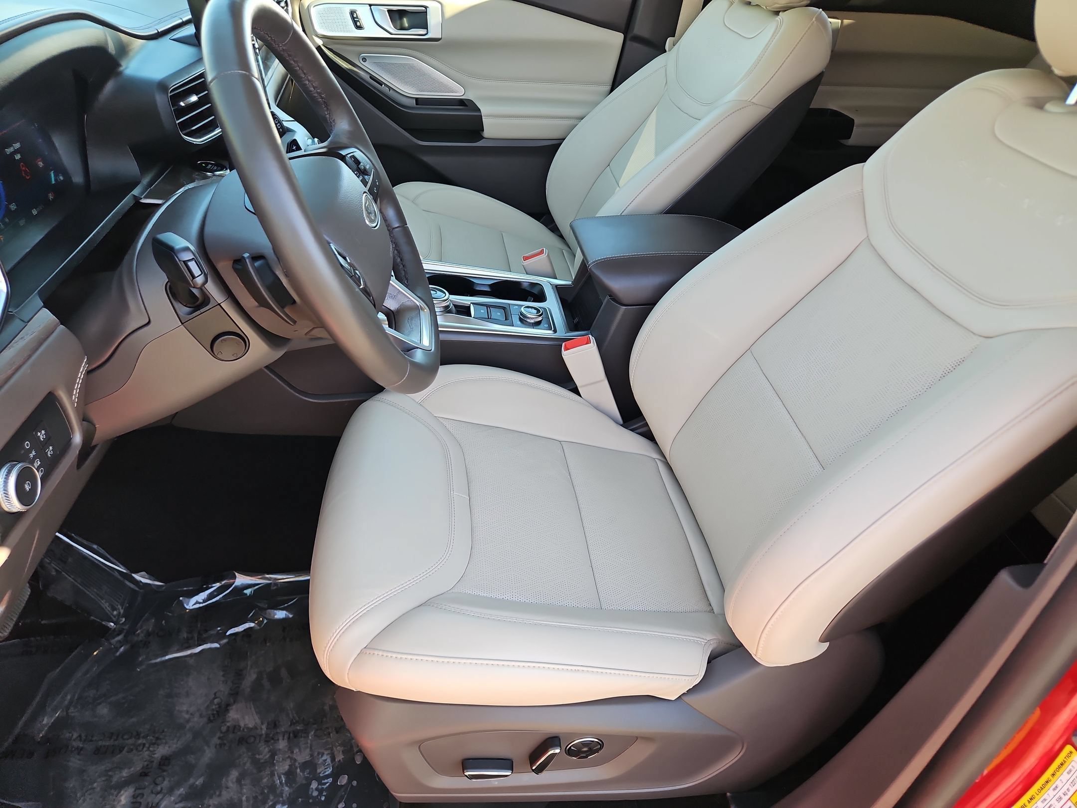 Used 2020 Ford Explorer Platinum w/ Premium Technology Package AWD/4WD image 22