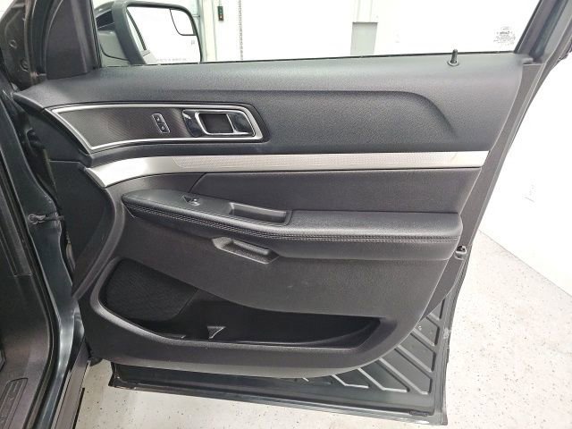 Used 2016 Ford Explorer XLT w/ Equipment Group 202A image 36