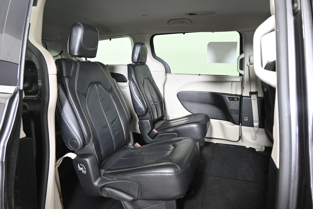 Used 2022 Chrysler Pacifica Touring-L FWD image 15