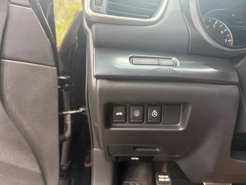 Used 2023 Nissan Maxima SR w/ Sport Mat Group FWD image 18