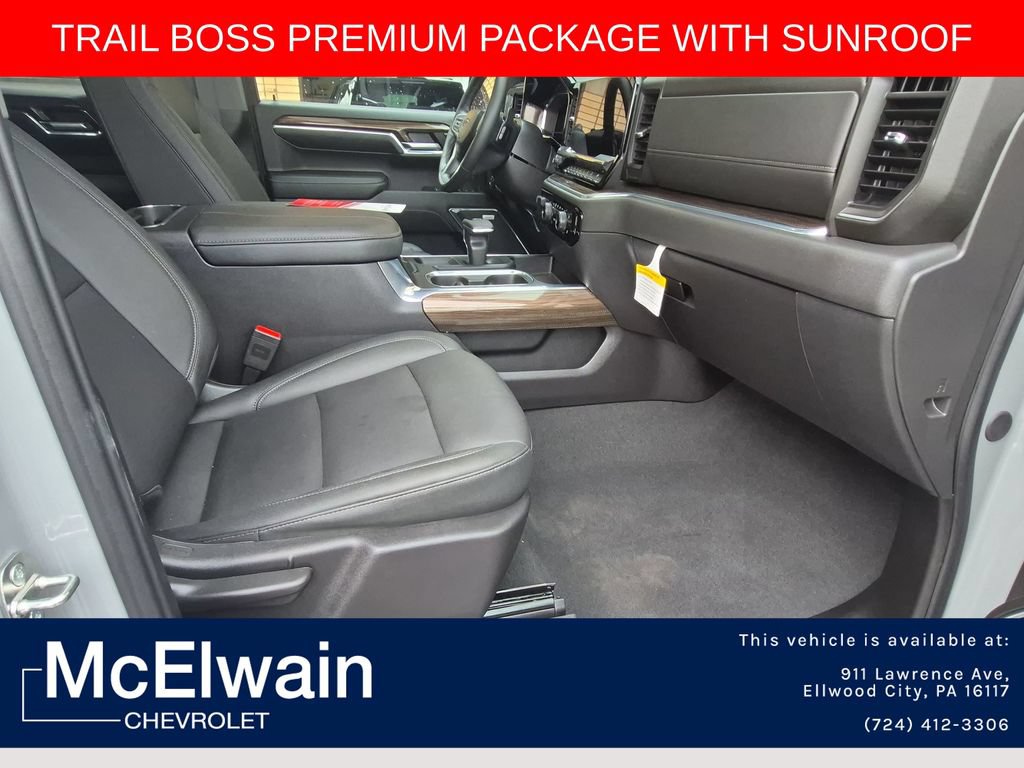 Used 2024 Chevrolet Silverado 1500 LT Trail Boss w/ LT Trail Boss Premium Package AWD/4WD image 32