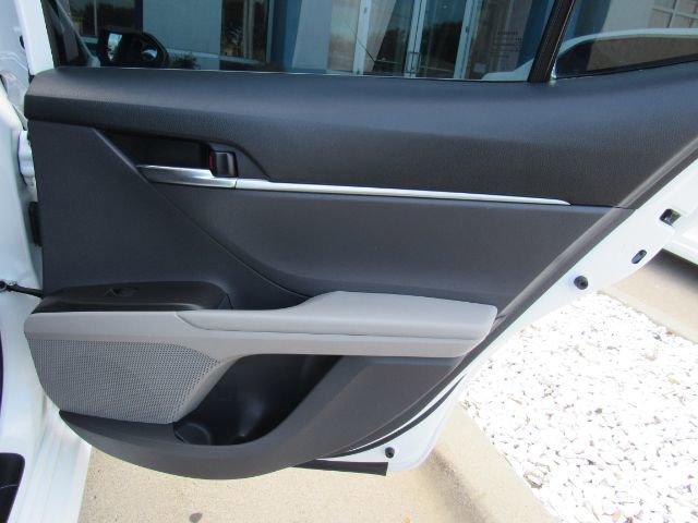 Used 2022 Toyota Camry LE image 19