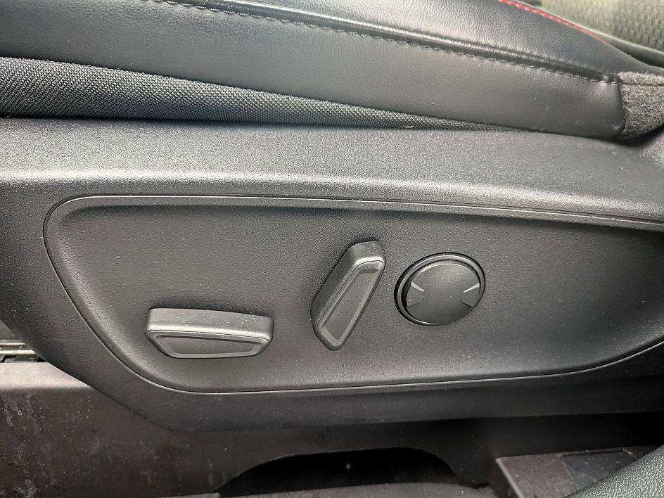 Used 2025 Ford Escape ST-Line image 12