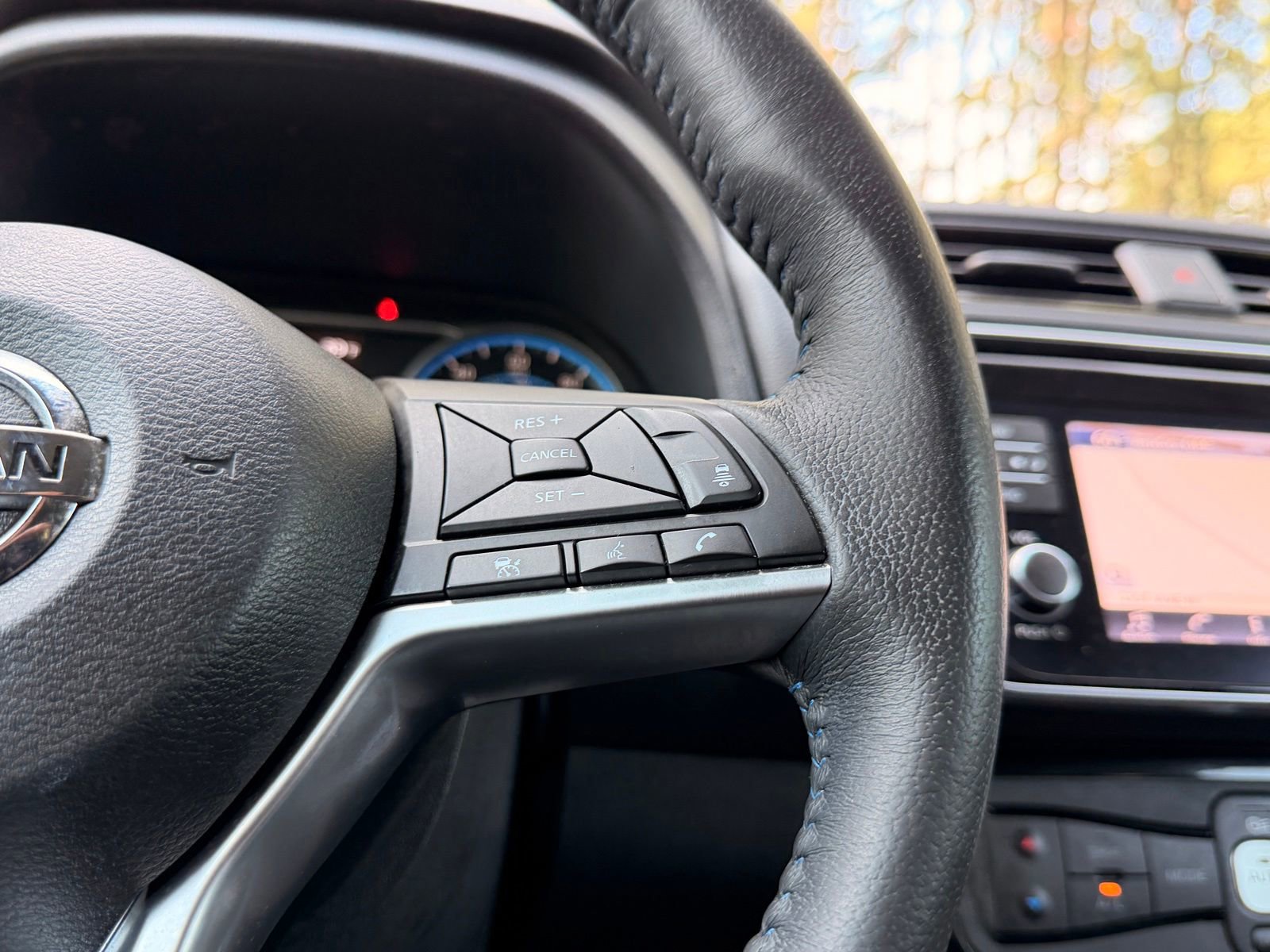 Used 2018 Nissan Leaf SV FWD image 24