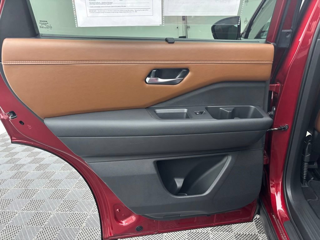 Used 2023 Nissan Pathfinder Platinum AWD/4WD image 37