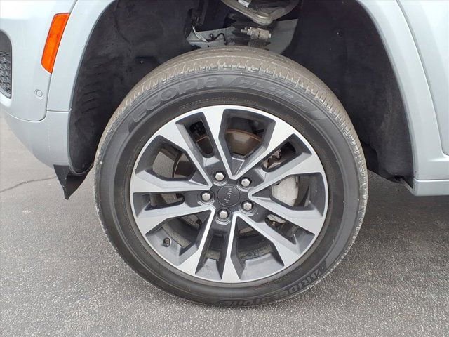 Used 2024 Jeep Grand Cherokee Overland w/ Trailer Tow Package image 31
