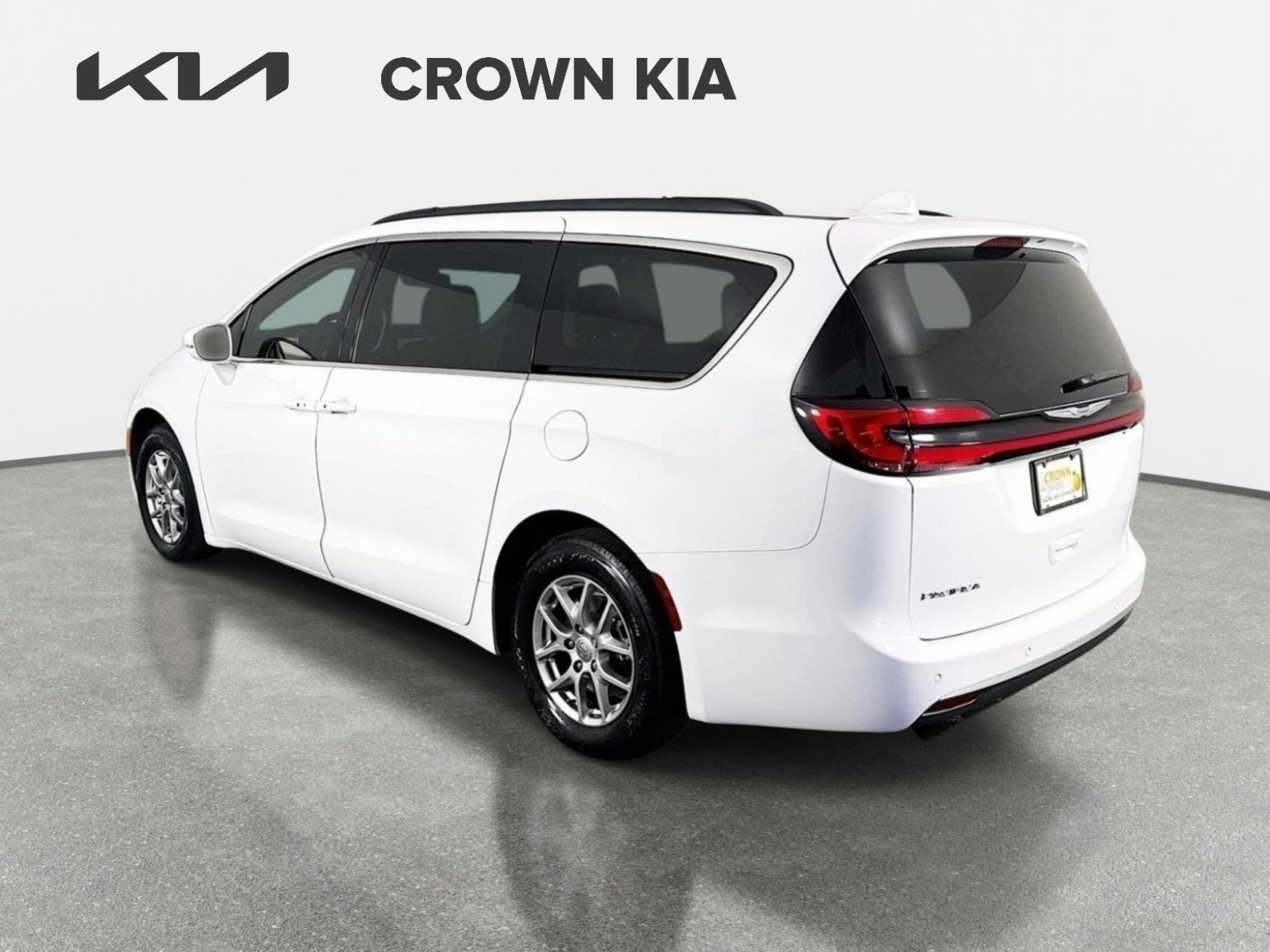 Used 2021 Chrysler Pacifica Touring FWD image 8