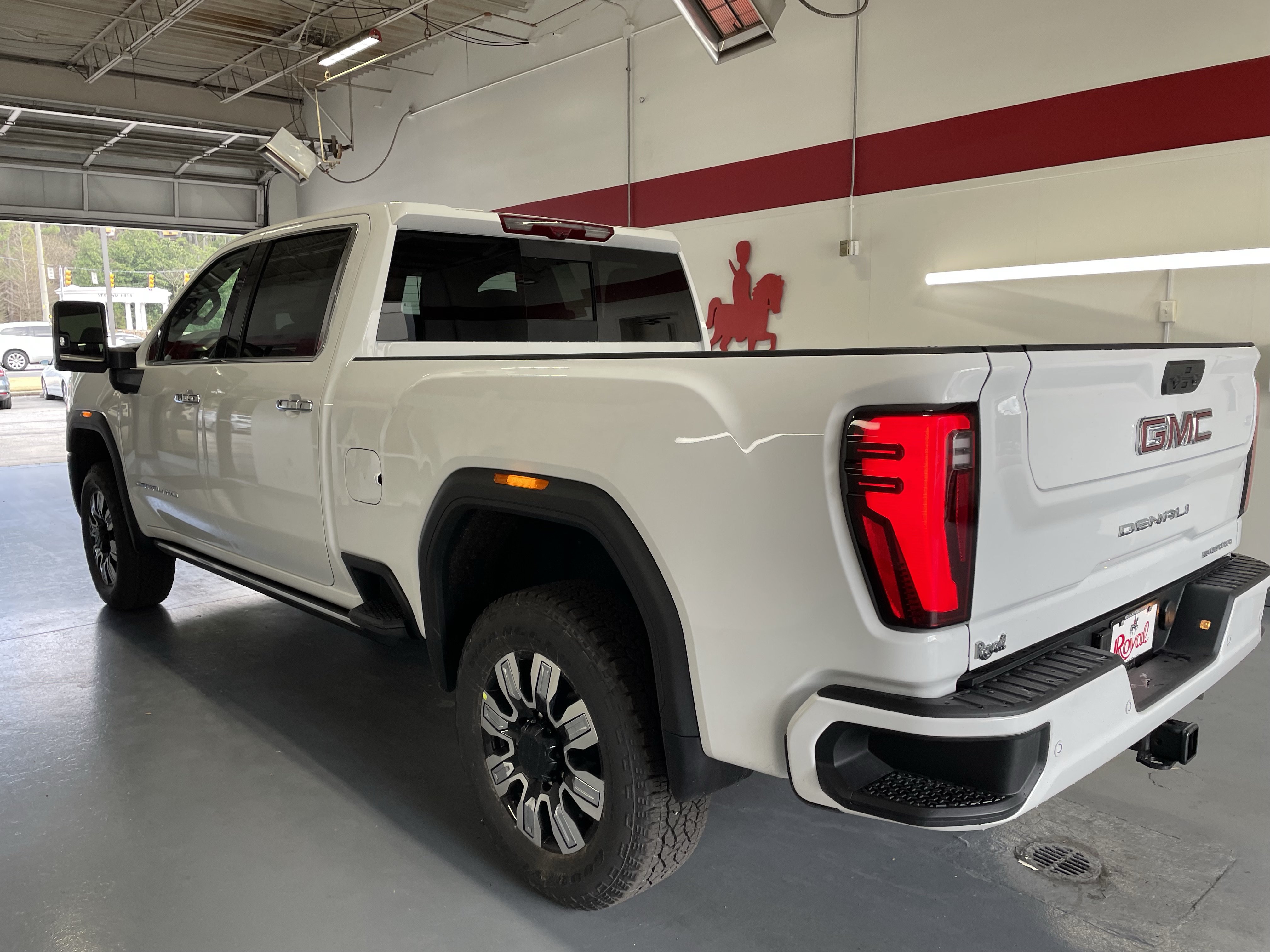 New 2026 GMC Sierra 2500 Denali w/ Denali Reserve Package AWD/4WD image 6
