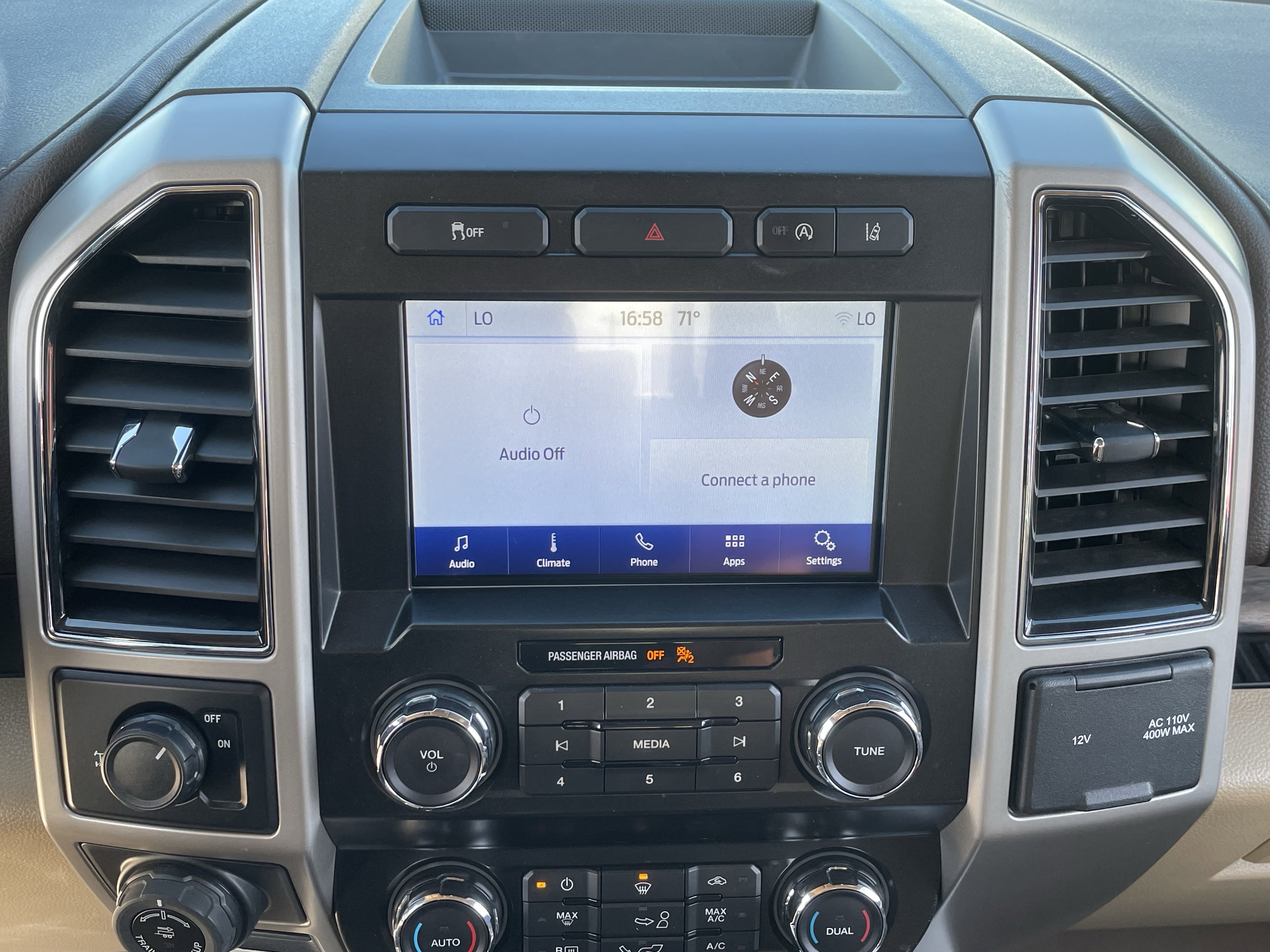 Used 2020 Ford F150 Lariat w/ Trailer Tow Package image 27