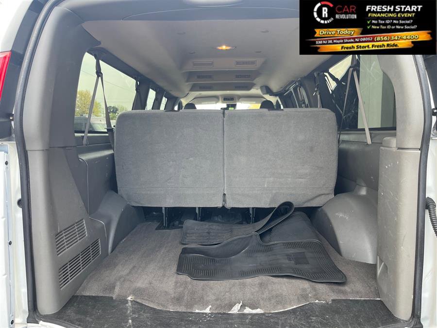 Used 2024 Chevrolet Express 3500 LT w/ LT Preferred Equipment Group RWD image 9