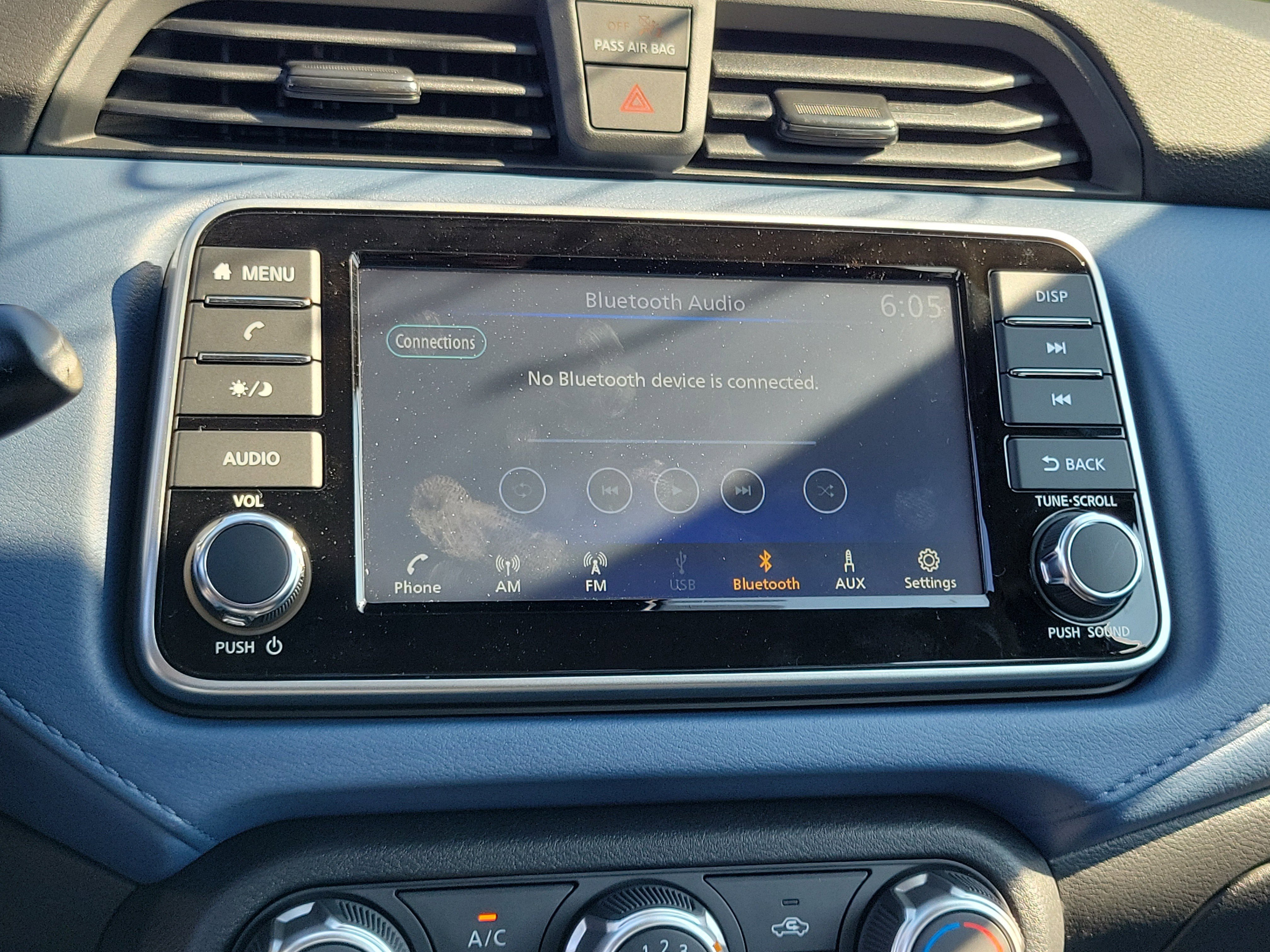 Used 2025 Nissan Versa SV w/ Trunk Package image 26