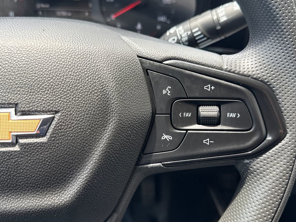 Used 2024 Chevrolet Trax LS w/ LS Convenience Package FWD image 16