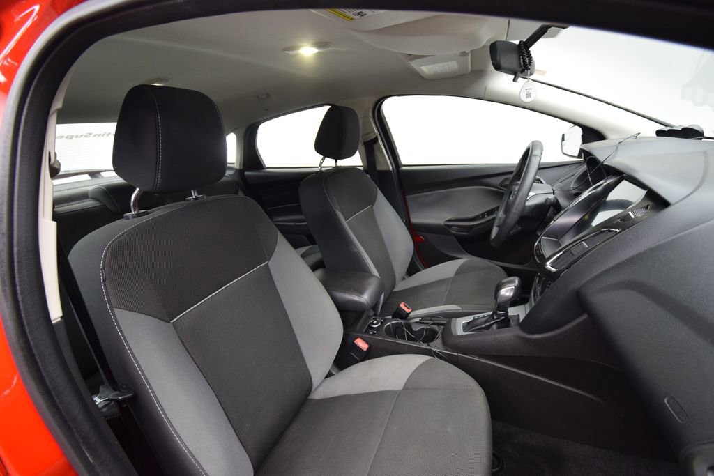 Used 2012 Ford Focus SE w/ SE Winter Pkg image 13