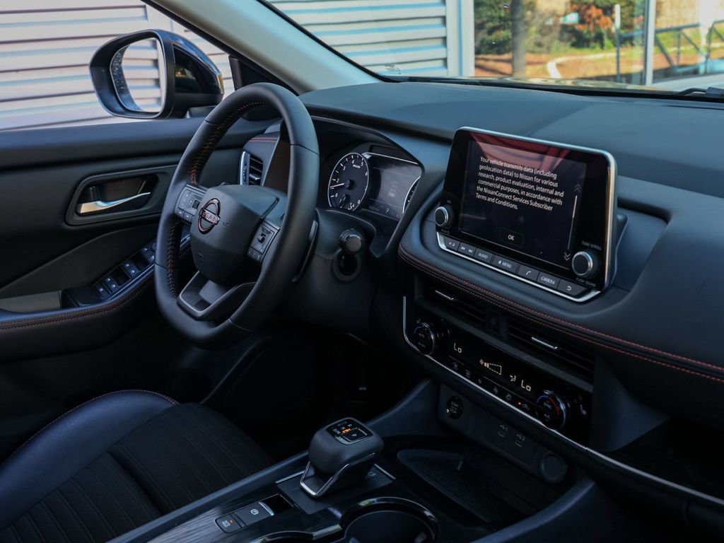 Used 2025 Nissan Rogue SV image 20