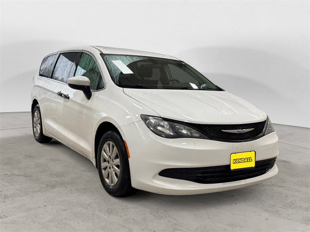 Used 2020 Chrysler Voyager L image 7