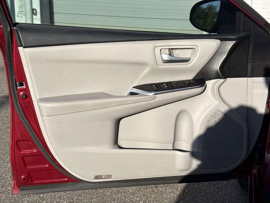 Used 2016 Toyota Camry LE FWD image 23