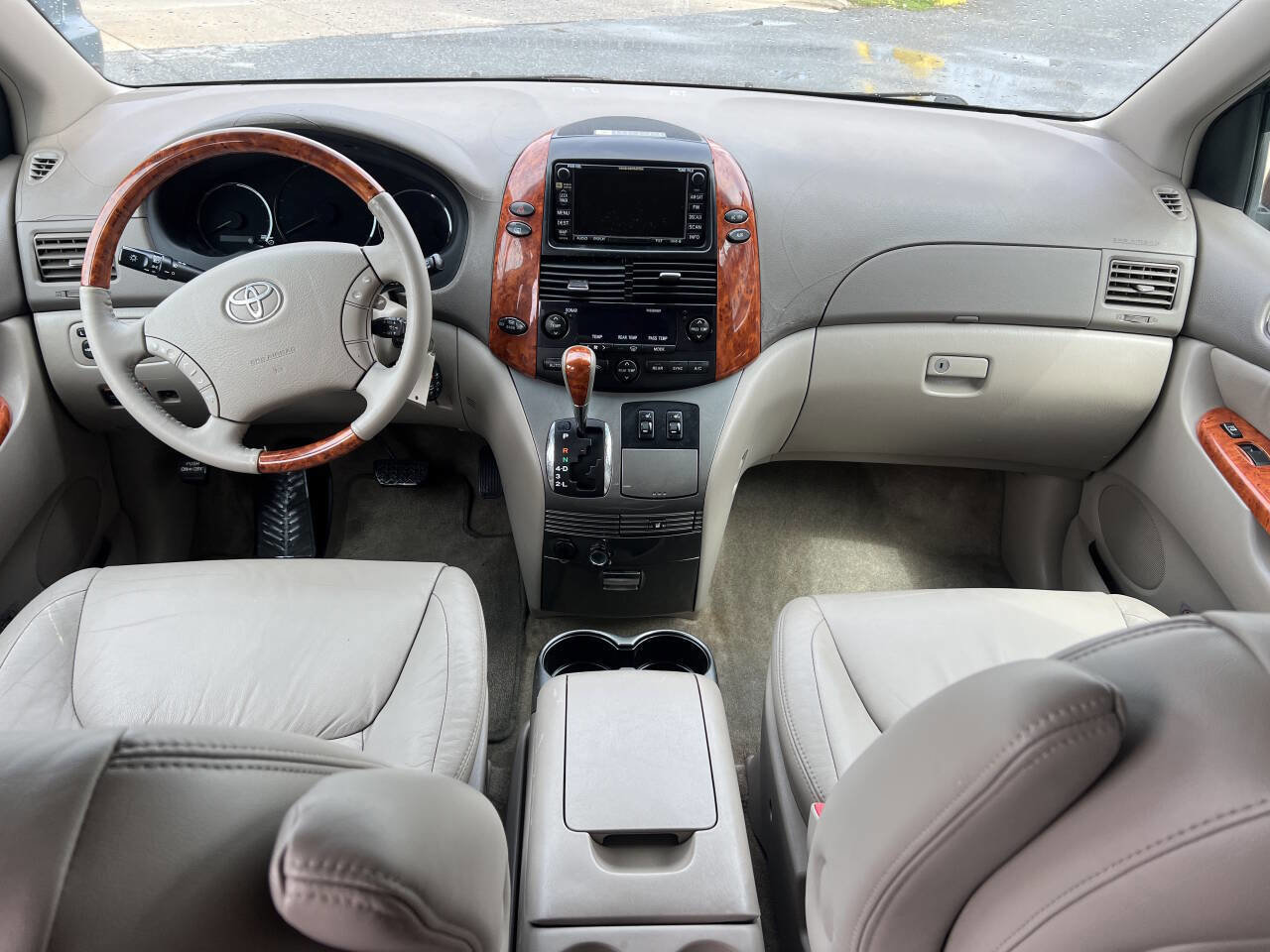 Used 2010 Toyota Sienna XLE Limited AWD/4WD image 15