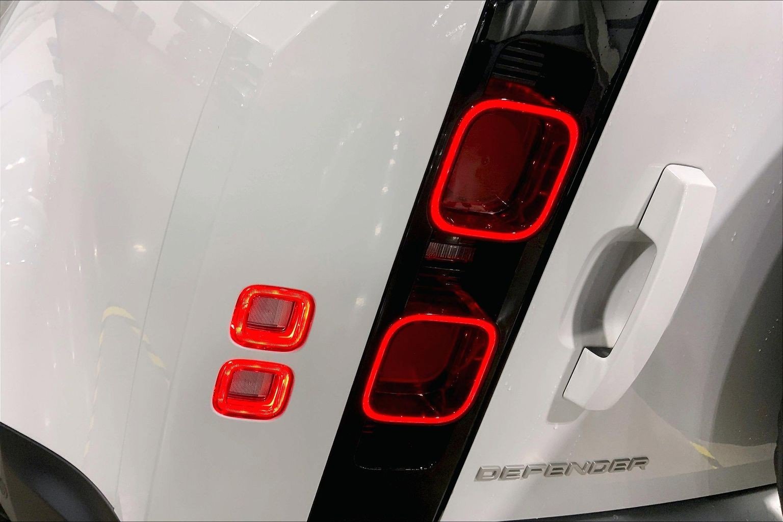 Used 2024 Land Rover Defender 110 S image 28