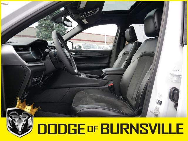 Used 2023 Jeep Grand Cherokee Altitude image 14