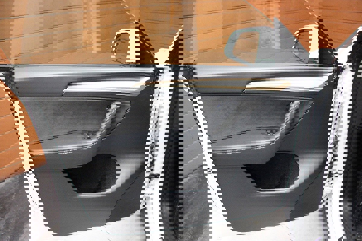 Used 2022 Tesla Model Y Long Range image 26