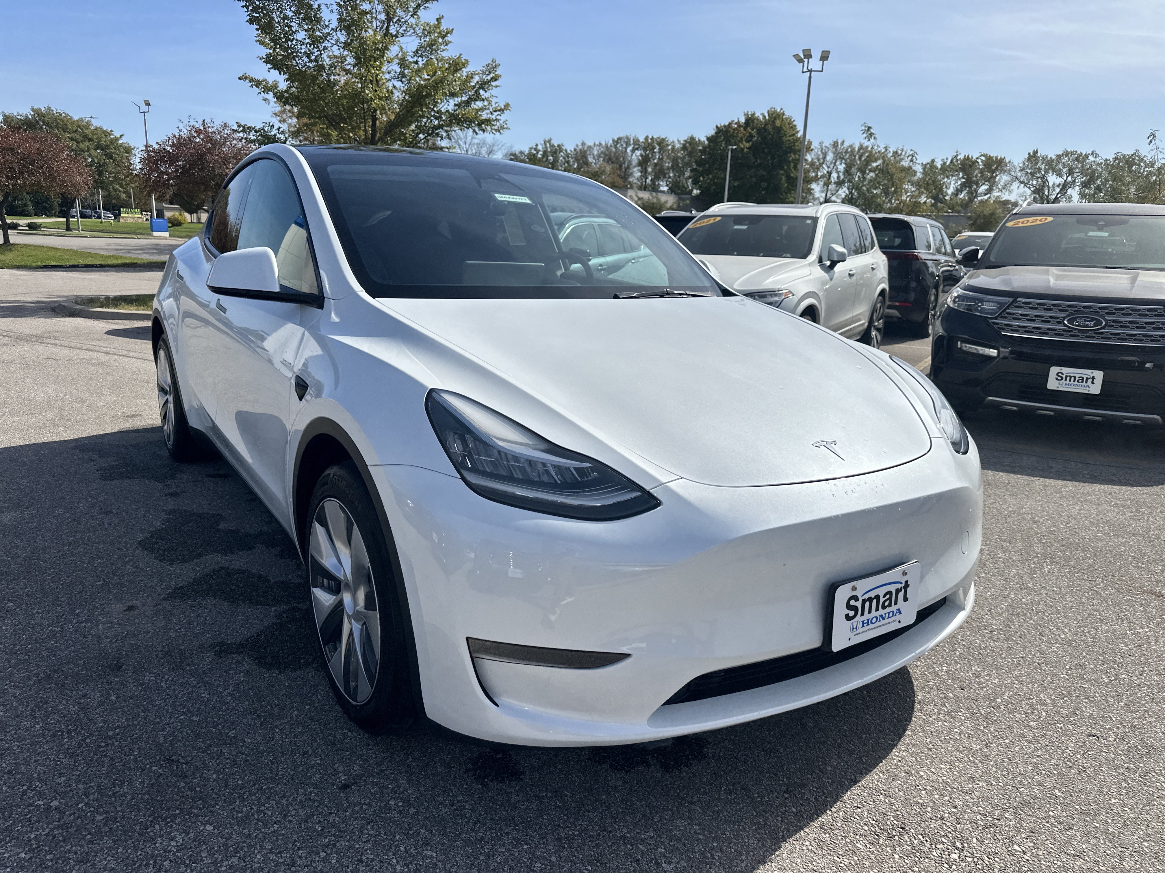 Used 2023 Tesla Model Y Long Range AWD/4WD image 2