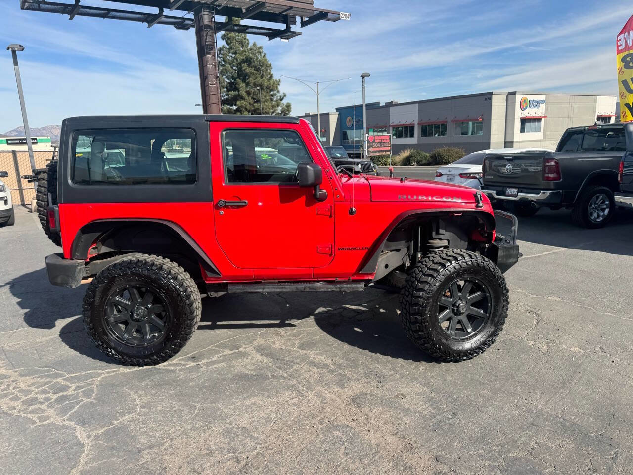 Used 2017 Jeep Wrangler Rubicon w/ Power Convenience Group image 3