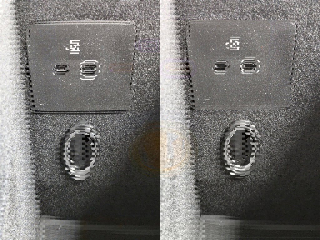 New 2026 Volvo XC90 B6 Plus image 32