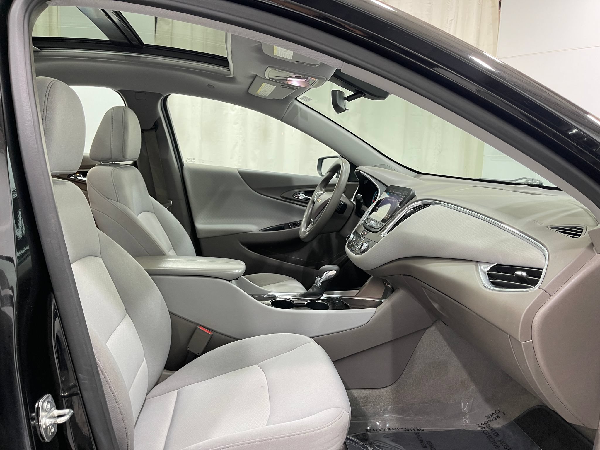 Used 2021 Chevrolet Malibu LT FWD image 30