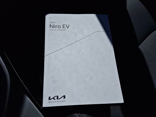 Certified 2025 Kia Niro Wind w/ Wind Preserve Package image 26