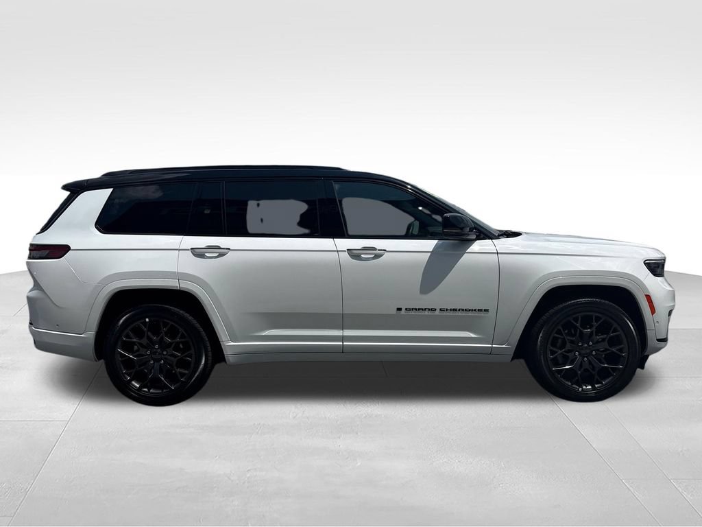 Used 2025 Jeep Grand Cherokee L Summit w/ Obsidian Package AWD/4WD image 7
