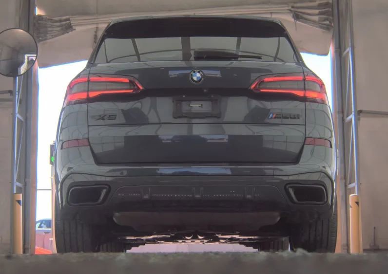 Used 2019 BMW X5 xDrive50i w/ M Sport Package image 4