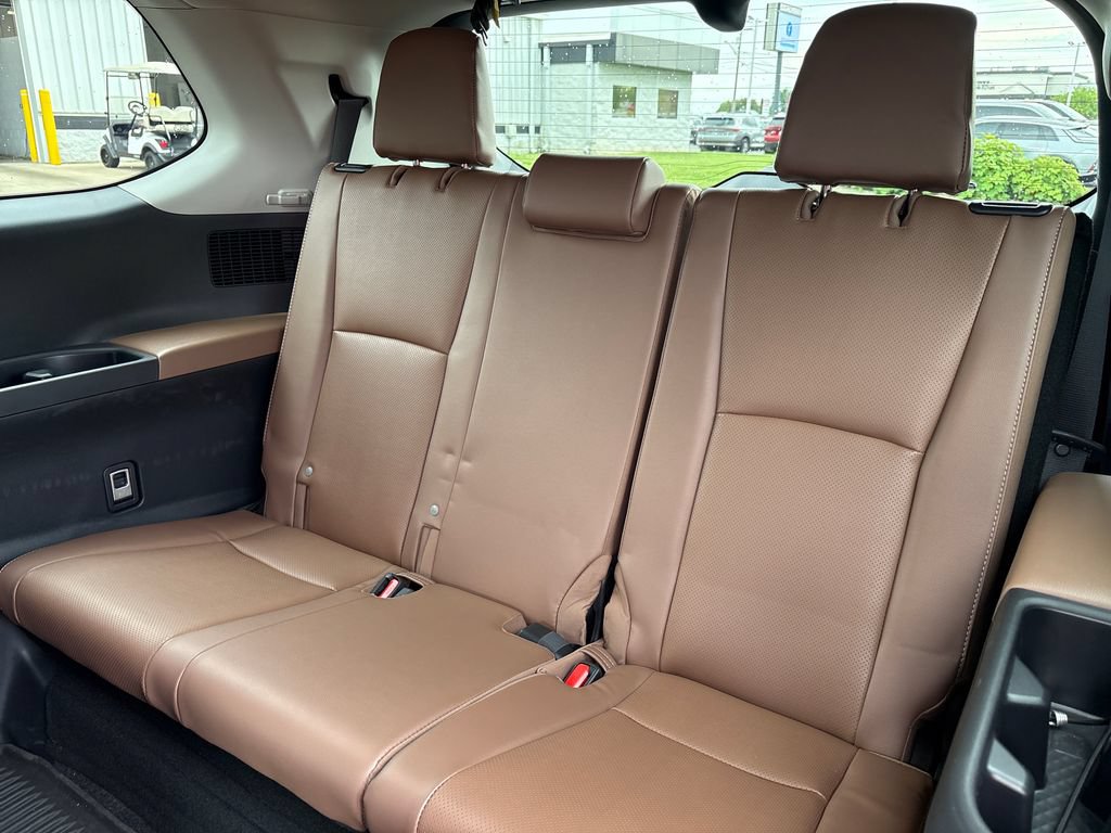 Used 2026 Toyota Grand Highlander AWD image 15